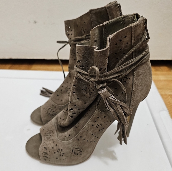 NEW LOOK DEEP TAUPE HEELS - Picture 2 of 4